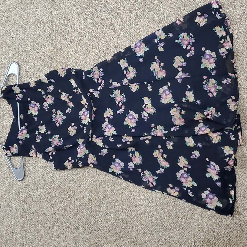 Forever 21 Navy Floral Pattern Beautiful Dress Size Small